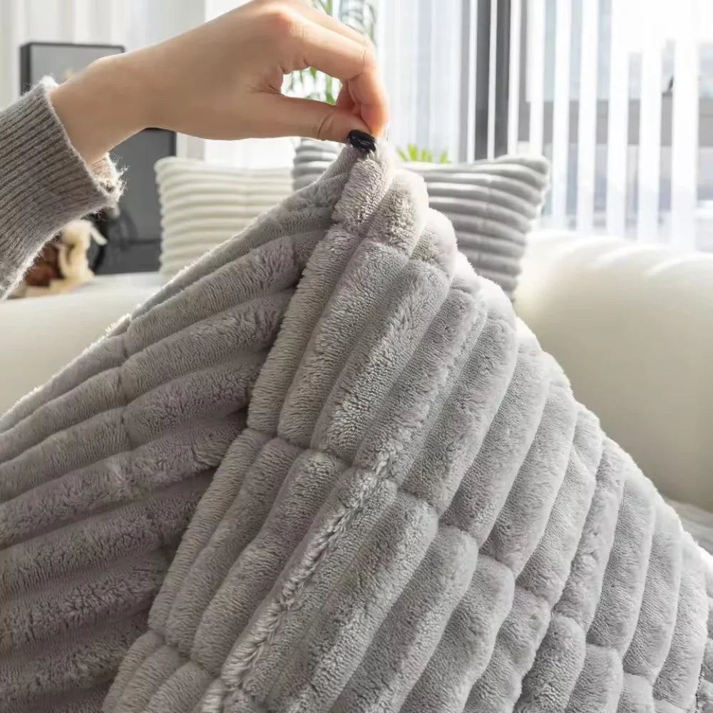 CozyLuxe – Elegancka Flanelowa Narzuta na Kanapę