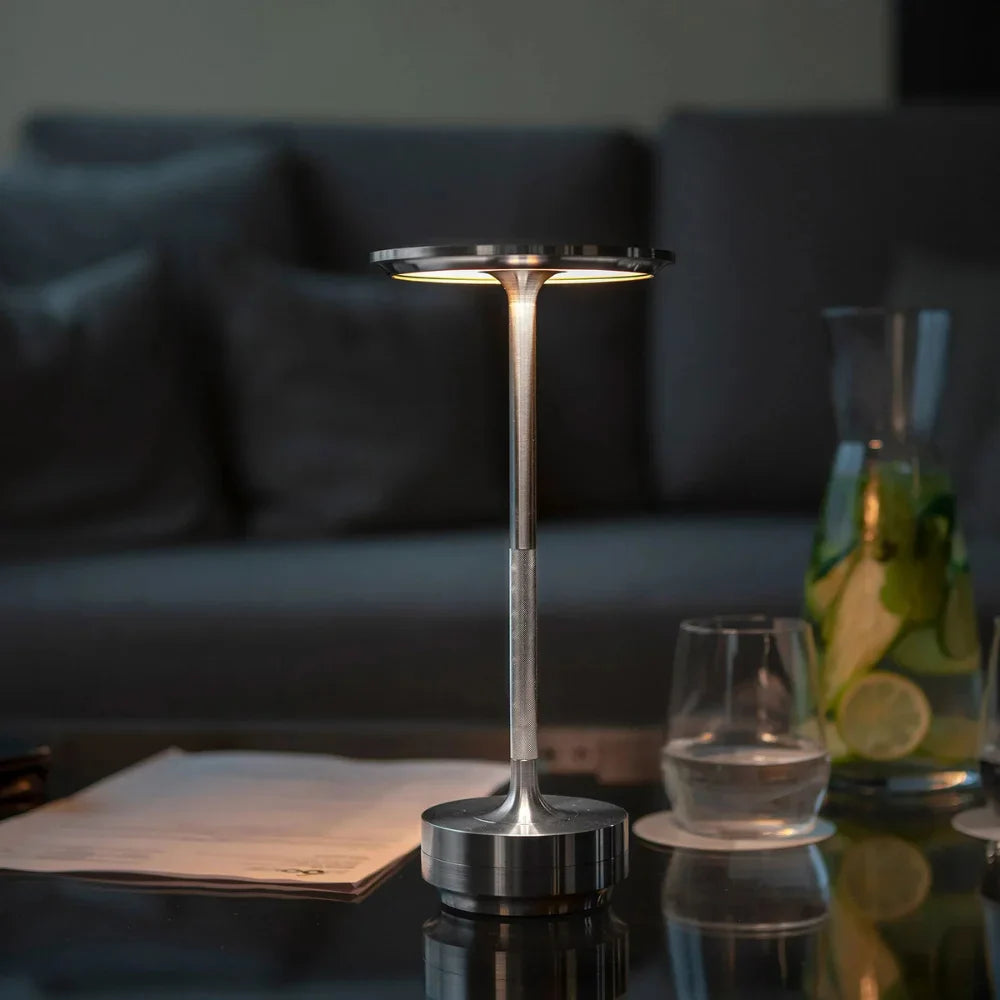 Aura – bezprzewodowa lampa stołowa z regulowanym światłem 4