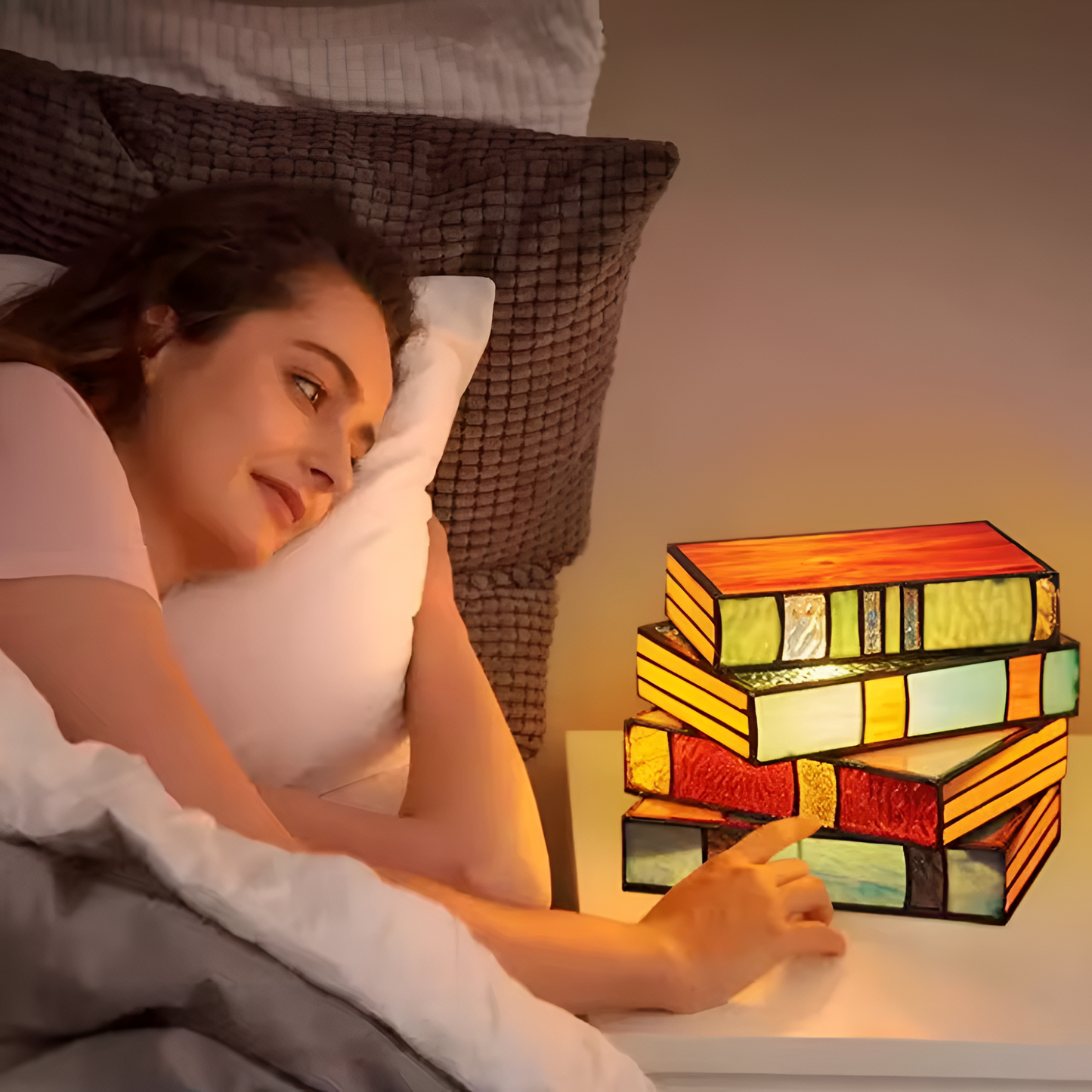BookGlow – Lampa stołowa w kształcie mozaiki z układanymi książkami 1