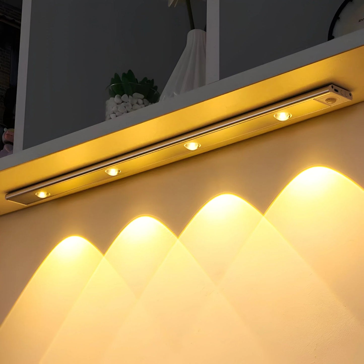 GlowTrack – akumulatorowa lampa LED z czujnikiem ruchu 1