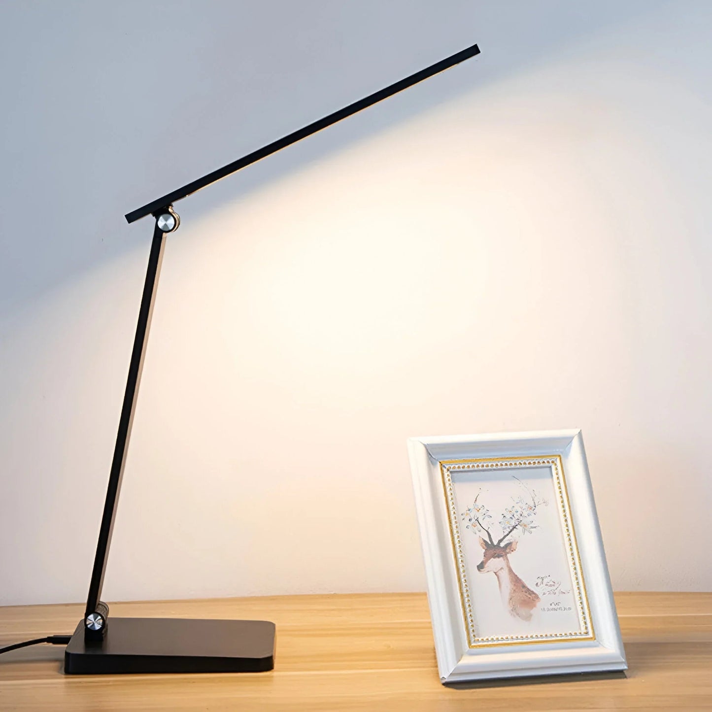 LumaFold – składana lampa stołowa LED z funkcją ściemniania dotykowego 5
