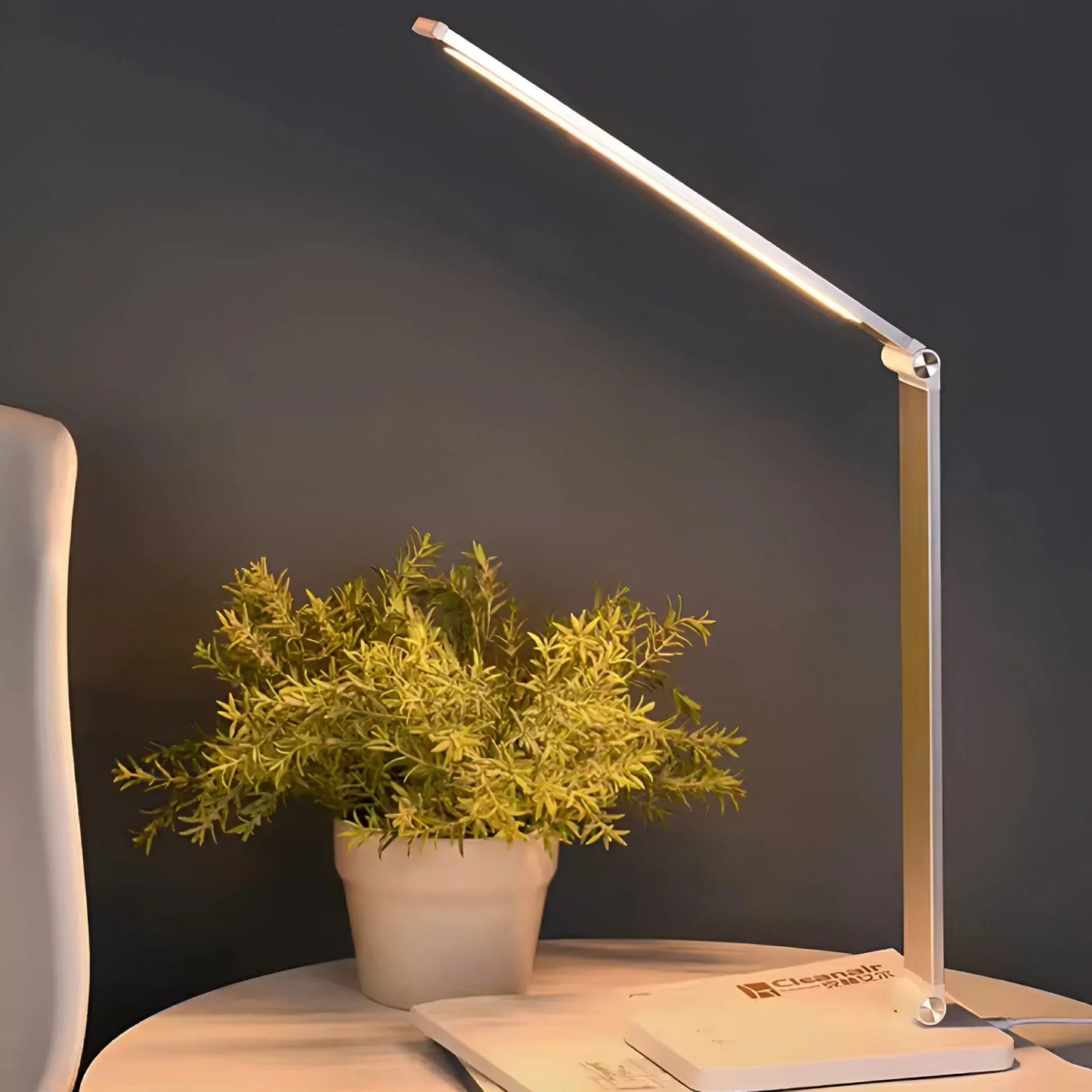 LumaFold – składana lampa stołowa LED z funkcją ściemniania dotykowego 7