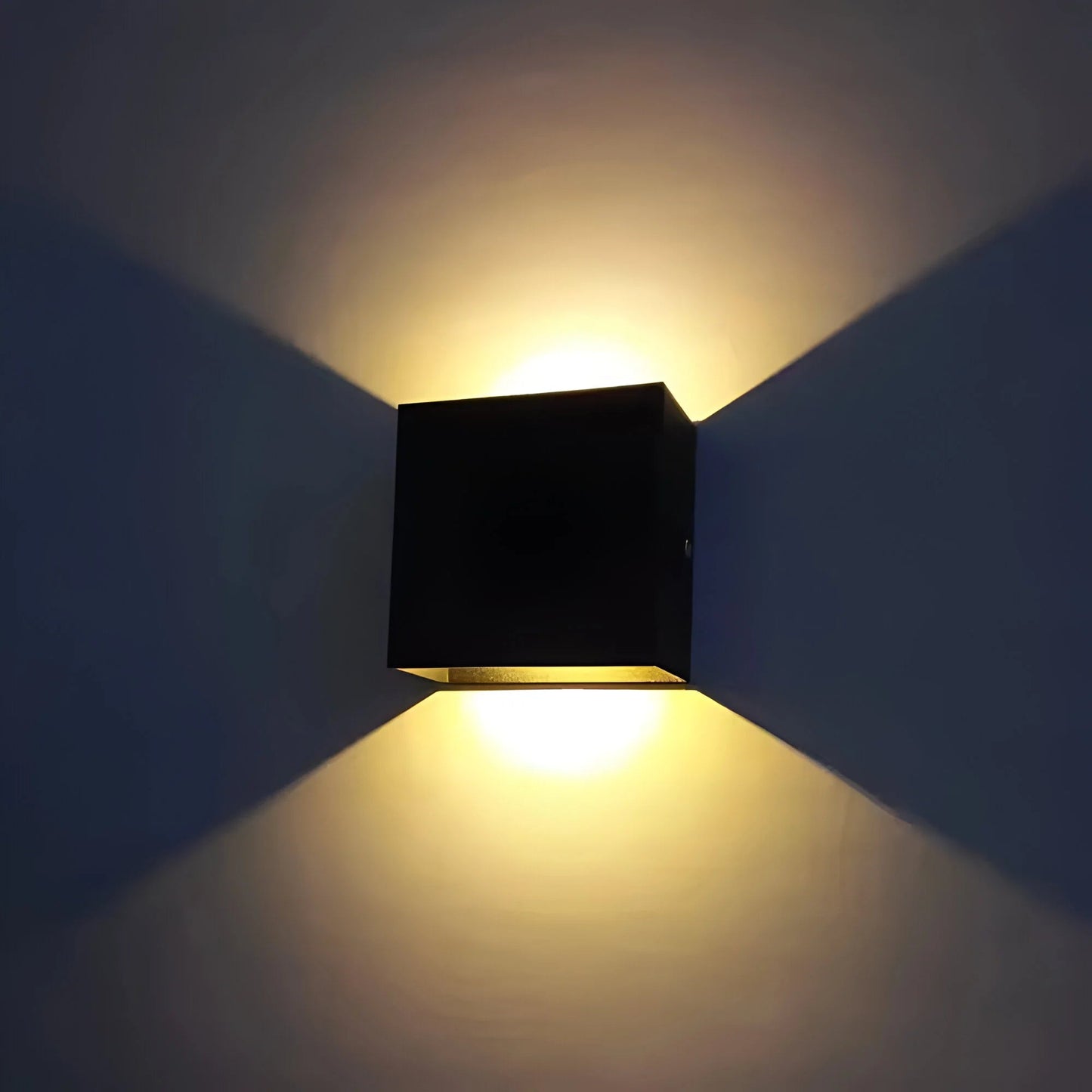 LumiCube – Minimalistyczna lampa ścienna w kształcie kostki 3