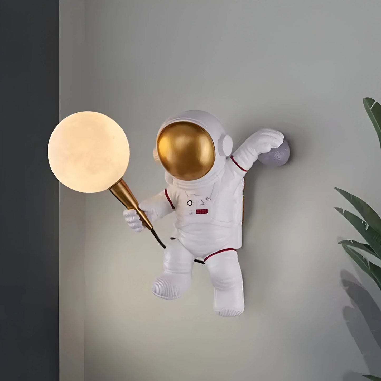 LunarGlow – Pływająca lampa stołowa z motywem astronauty 3