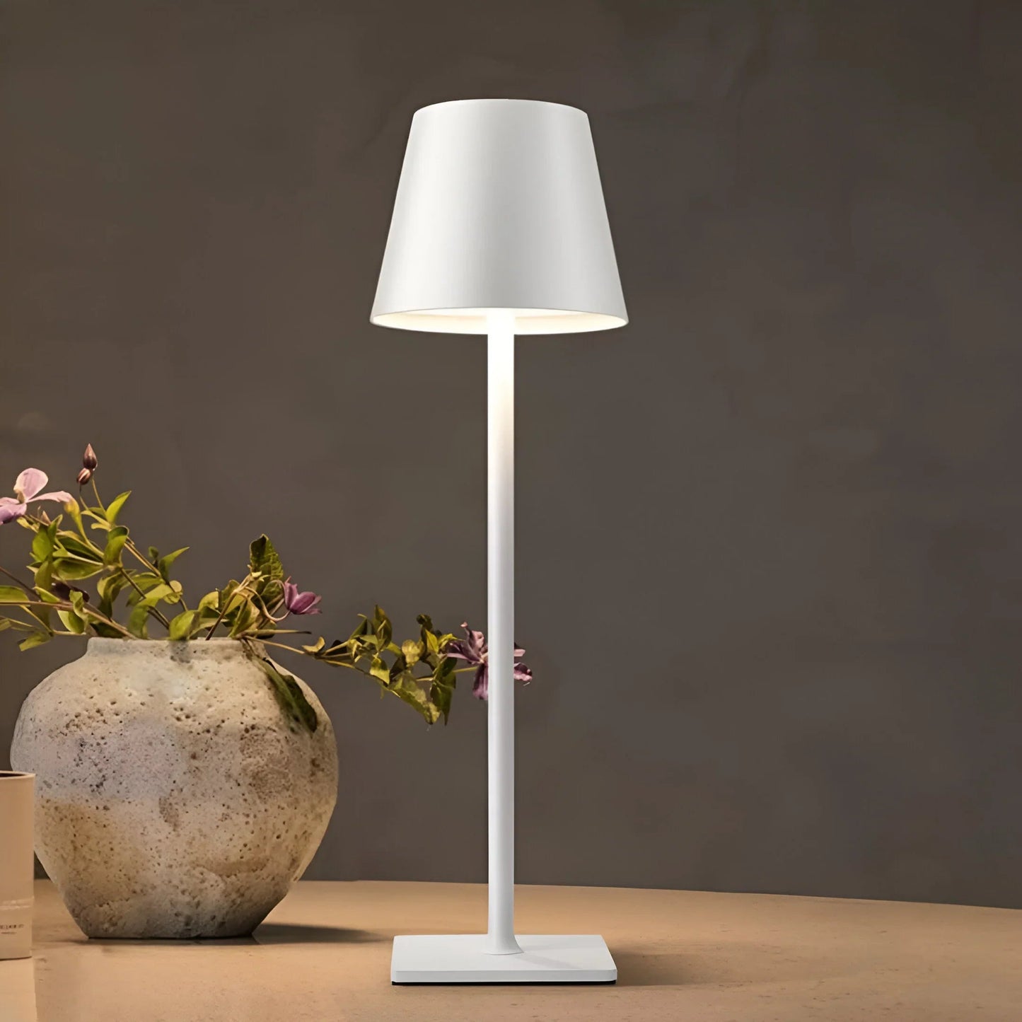 NovaShine – Elegancka, ściemnialna lampa stołowa 2