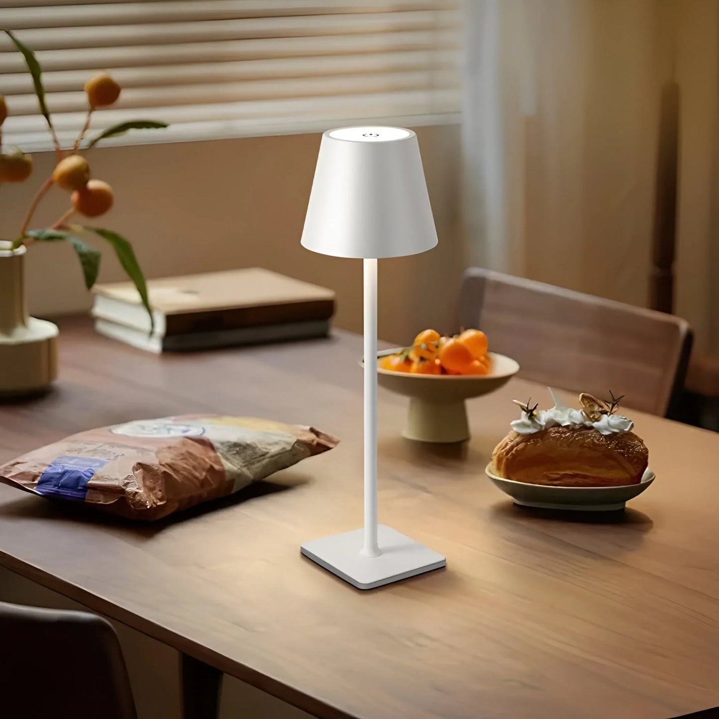 NovaShine – Elegancka, ściemnialna lampa stołowa 4