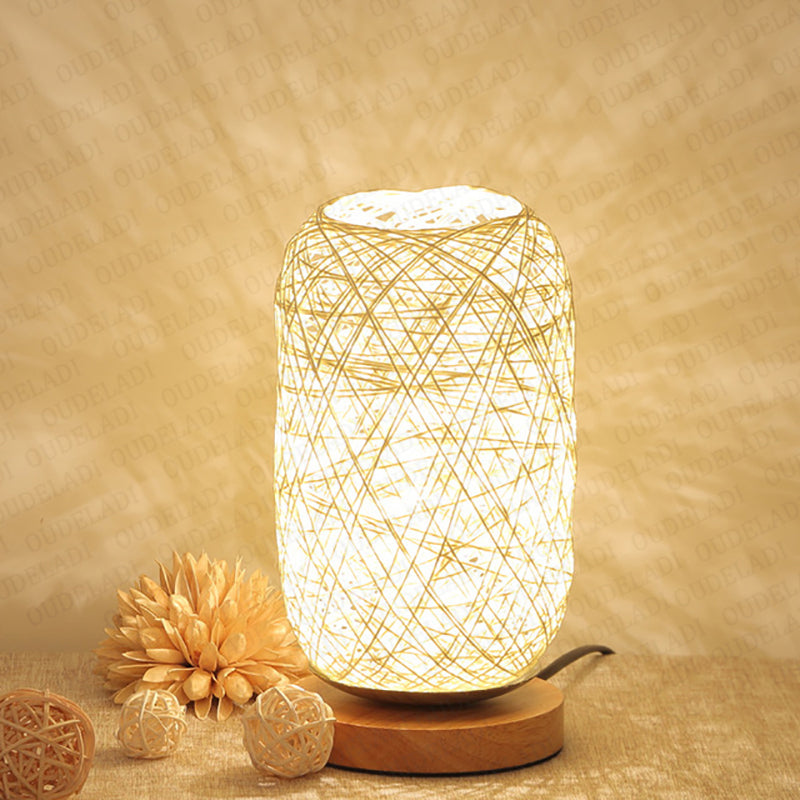 RayaGlow – ręcznie robiona lampa stołowa z rattanu 1