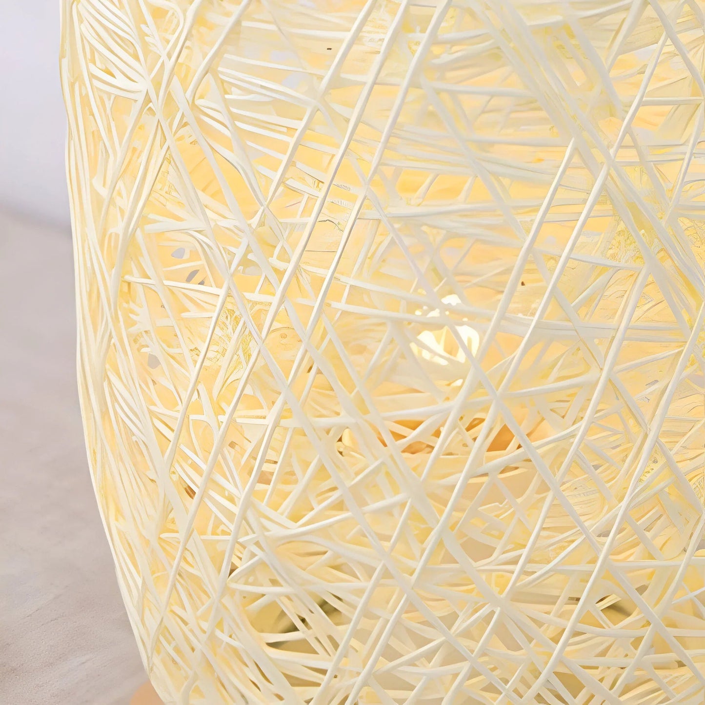 RayaGlow – ręcznie robiona lampa stołowa z rattanu 5