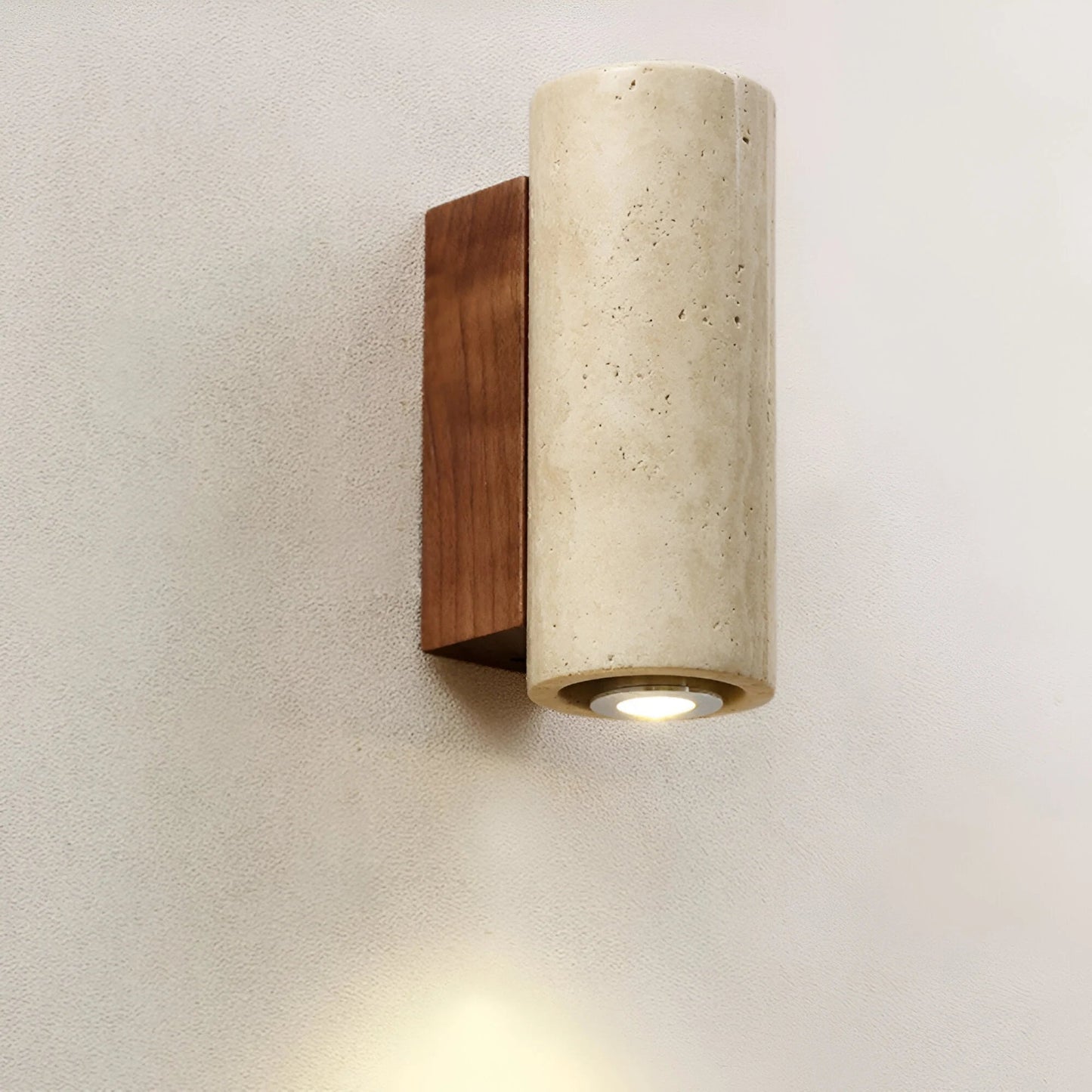 StoneLuxe – Naturalna lampa ścienna z trawertynu 2