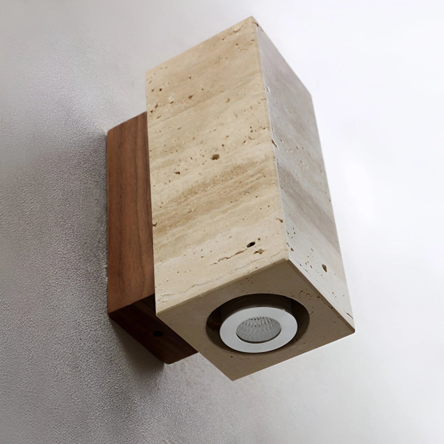 StoneLuxe – Naturalna lampa ścienna z trawertynu 5
