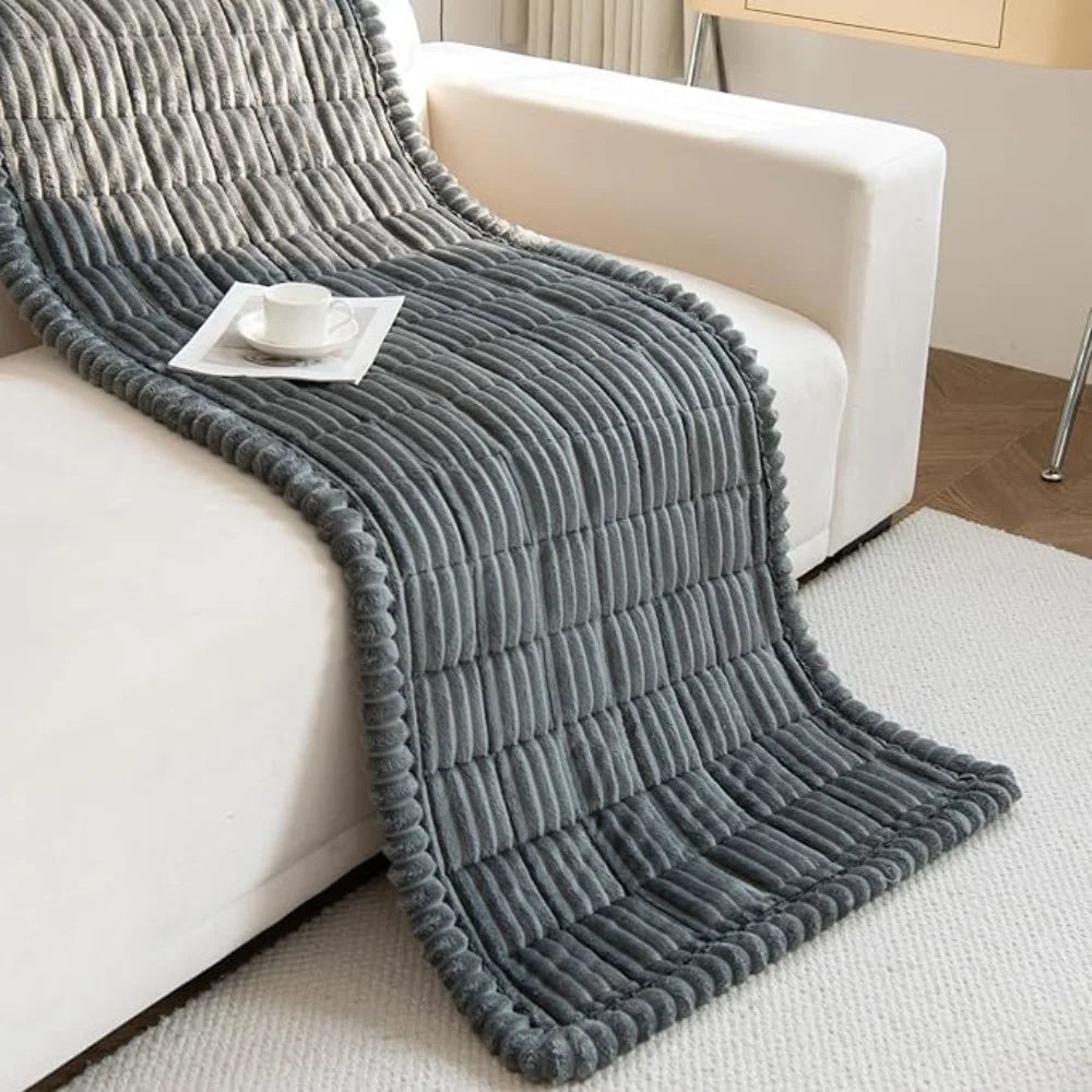 CozyLuxe – Elegancka Flanelowa Narzuta na Kanapę