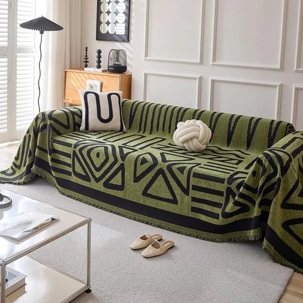 DecoraNest – Stylowy pokrowiec na sofę z wzorem labiryntu
