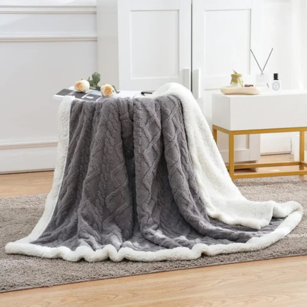 CuddleLux – Dwustronny Koc z Mikrofibry Sherpa