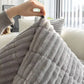 CozyLuxe – Elegancka Flanelowa Narzuta na Kanapę