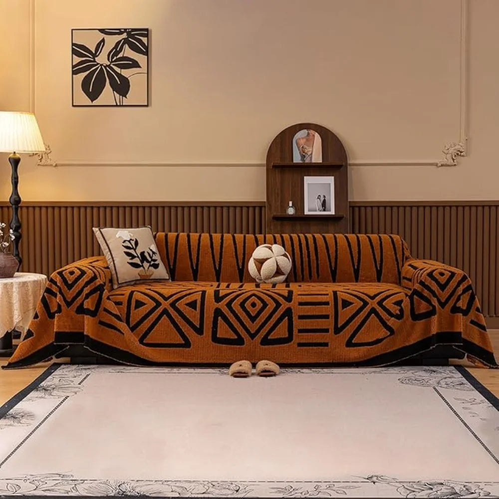 DecoraNest – Stylowy pokrowiec na sofę z wzorem labiryntu