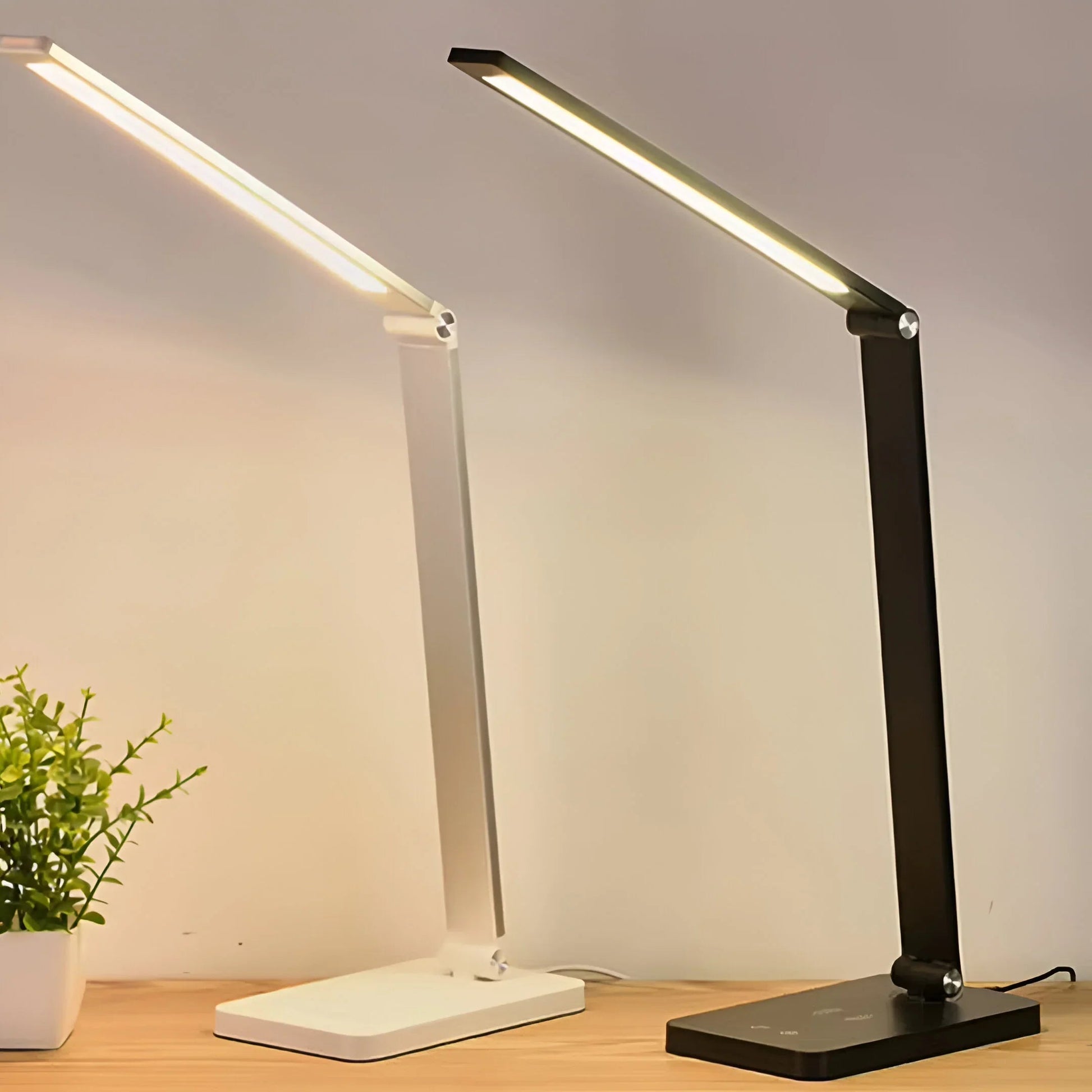 LumaFold – składana lampa stołowa LED z funkcją ściemniania dotykowego 8