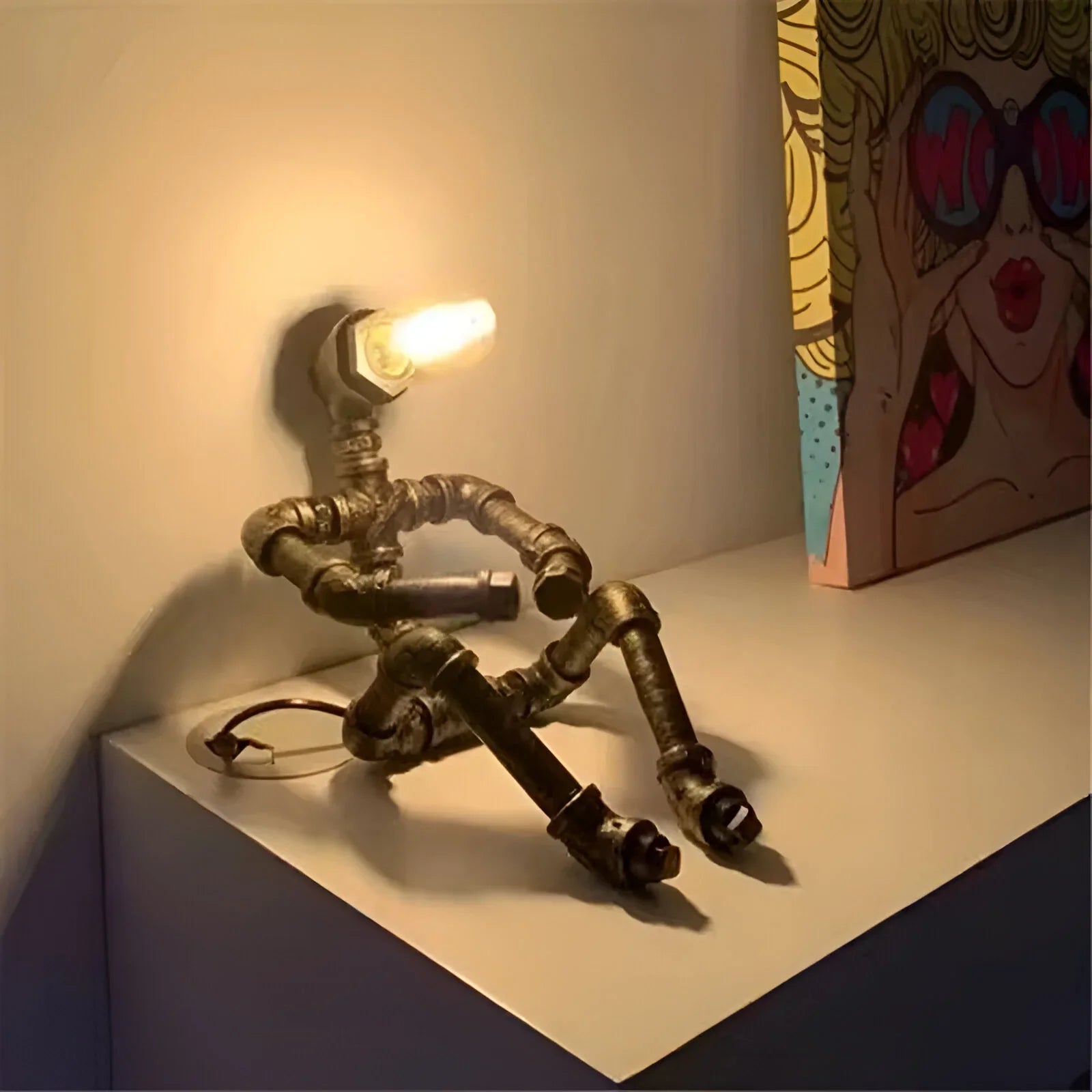 LumeBot – futurystyczna lampa stołowa w kształcie robota 4