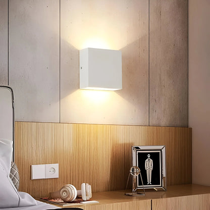 LumiCube – Minimalistyczna lampa ścienna w kształcie kostki 0