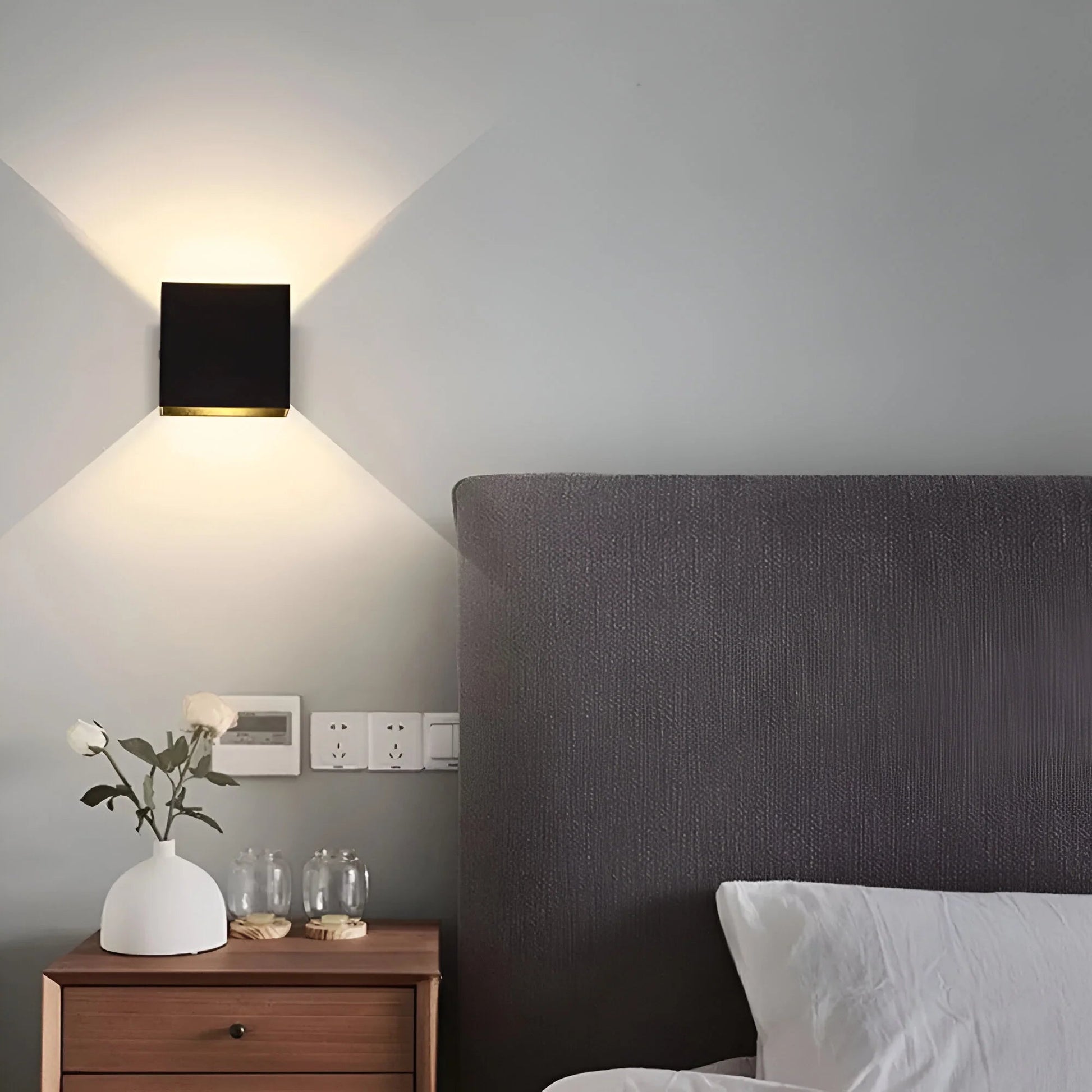 LumiCube – Minimalistyczna lampa ścienna w kształcie kostki 1