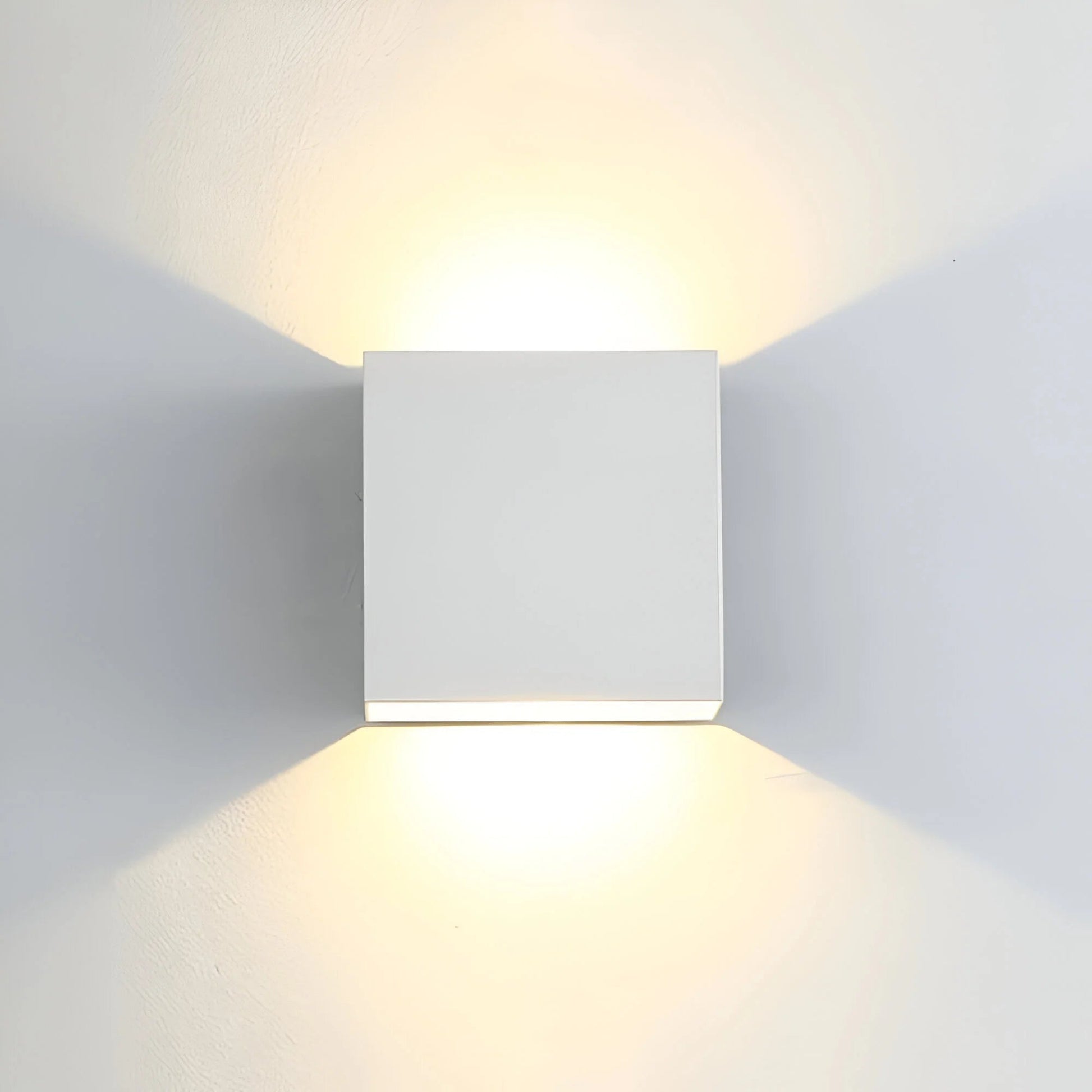 LumiCube – Minimalistyczna lampa ścienna w kształcie kostki 2