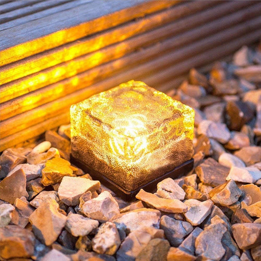 LumiSquare – Lampa ogrodowa zasilana energią słoneczną 0