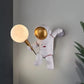 LunarGlow – Pływająca lampa stołowa z motywem astronauty 3
