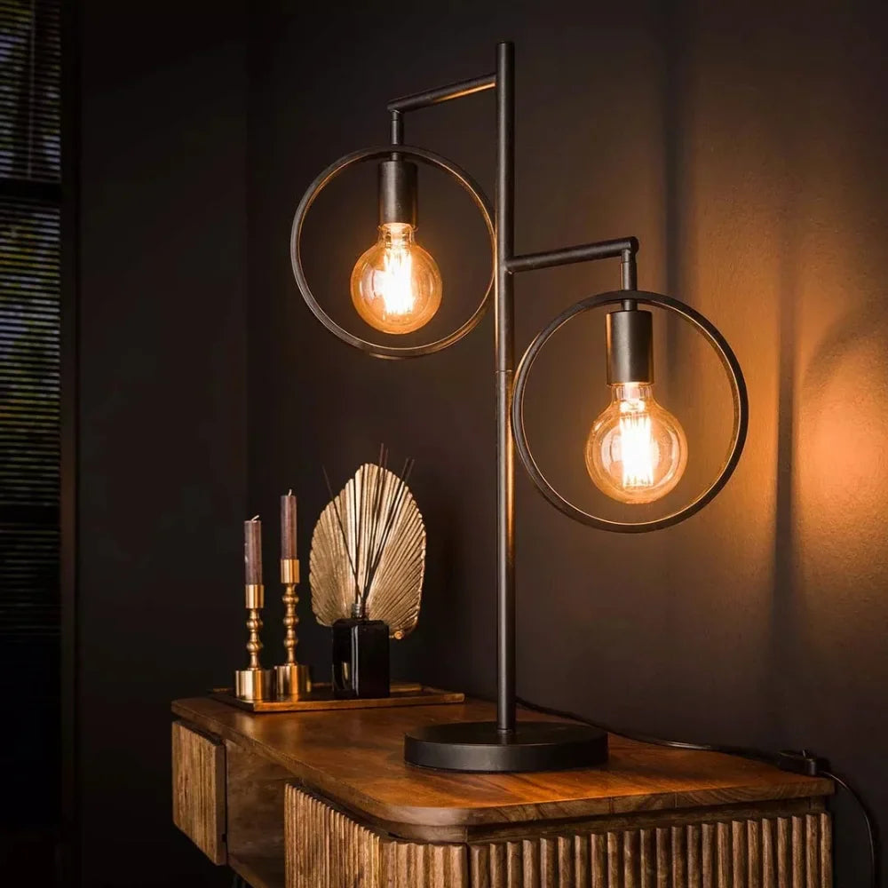 RustikGlow – metalowa lampa stołowa inspirowana stylem vintage 1