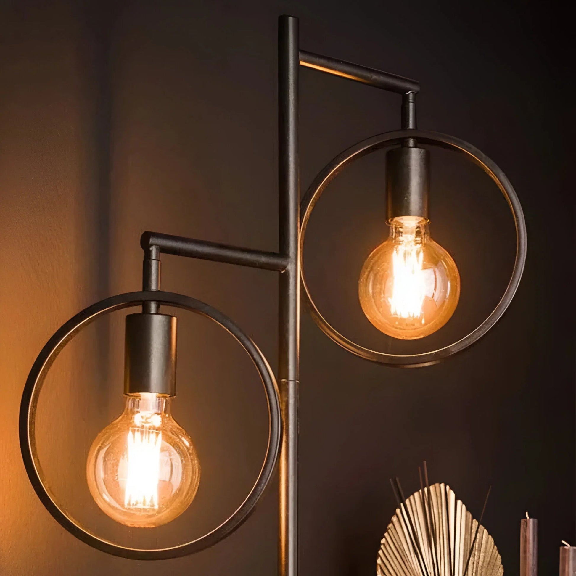 RustikGlow – metalowa lampa stołowa inspirowana stylem vintage 3