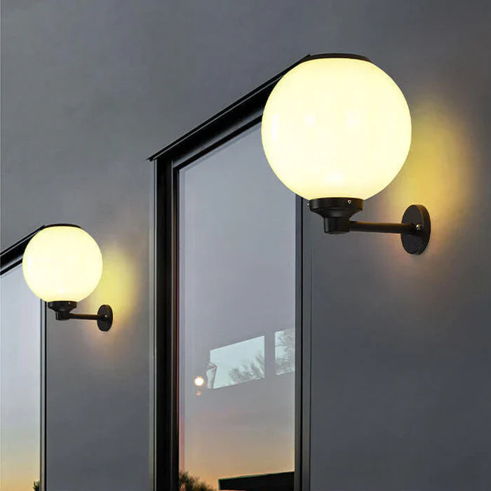 SunAura – Zewnętrzna lampa ogrodowa zasilana energią słoneczną 1