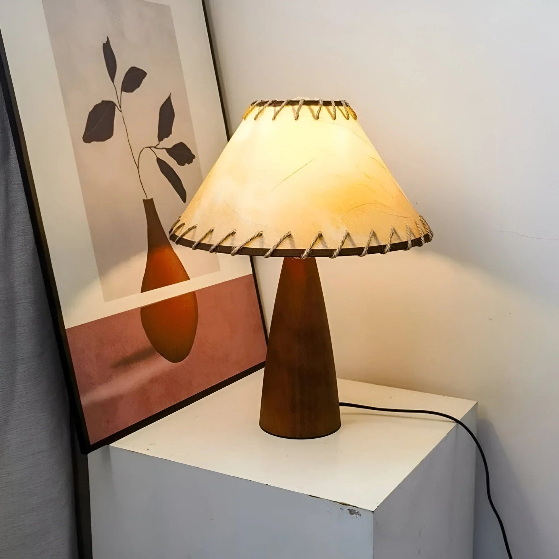 WoodenGleam – ręcznie robiona lampa stołowa z litego drewna 1